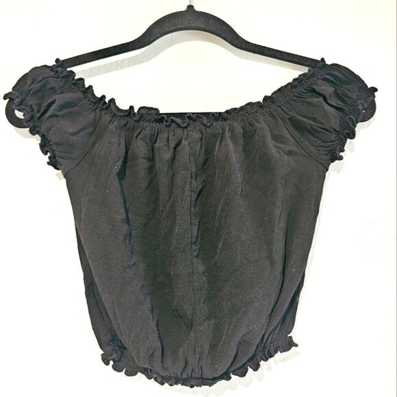 Brandy Melville ruffled crop - Picture 2 of 4